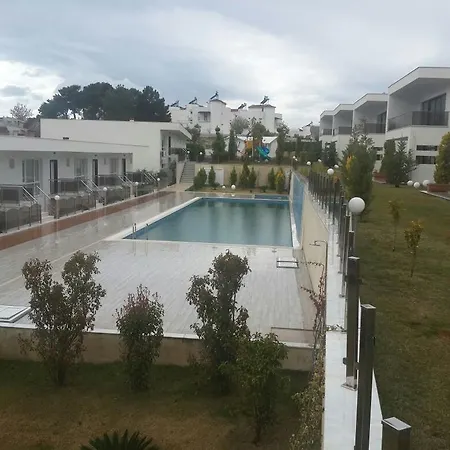 Ada Villas Beverly Hills Vilă