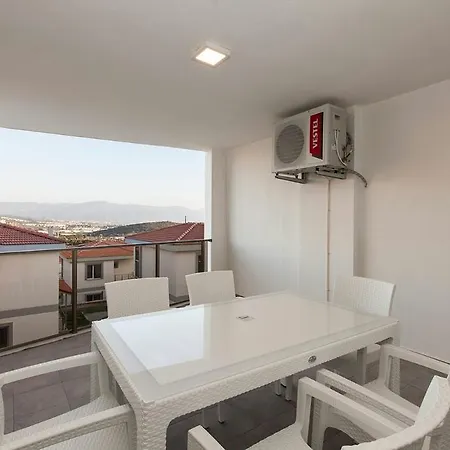 Ada Villas Beverly Hills Vilă *