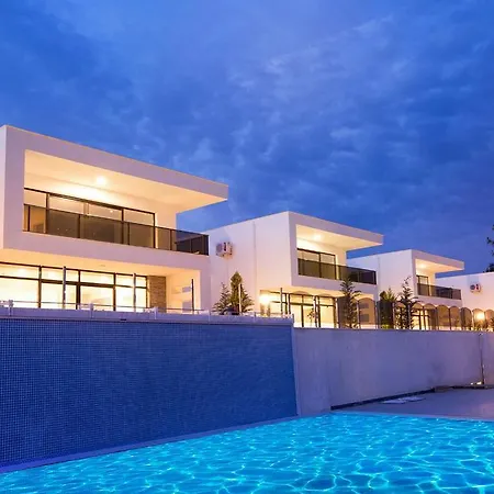 Ada Villas Beverly Hills